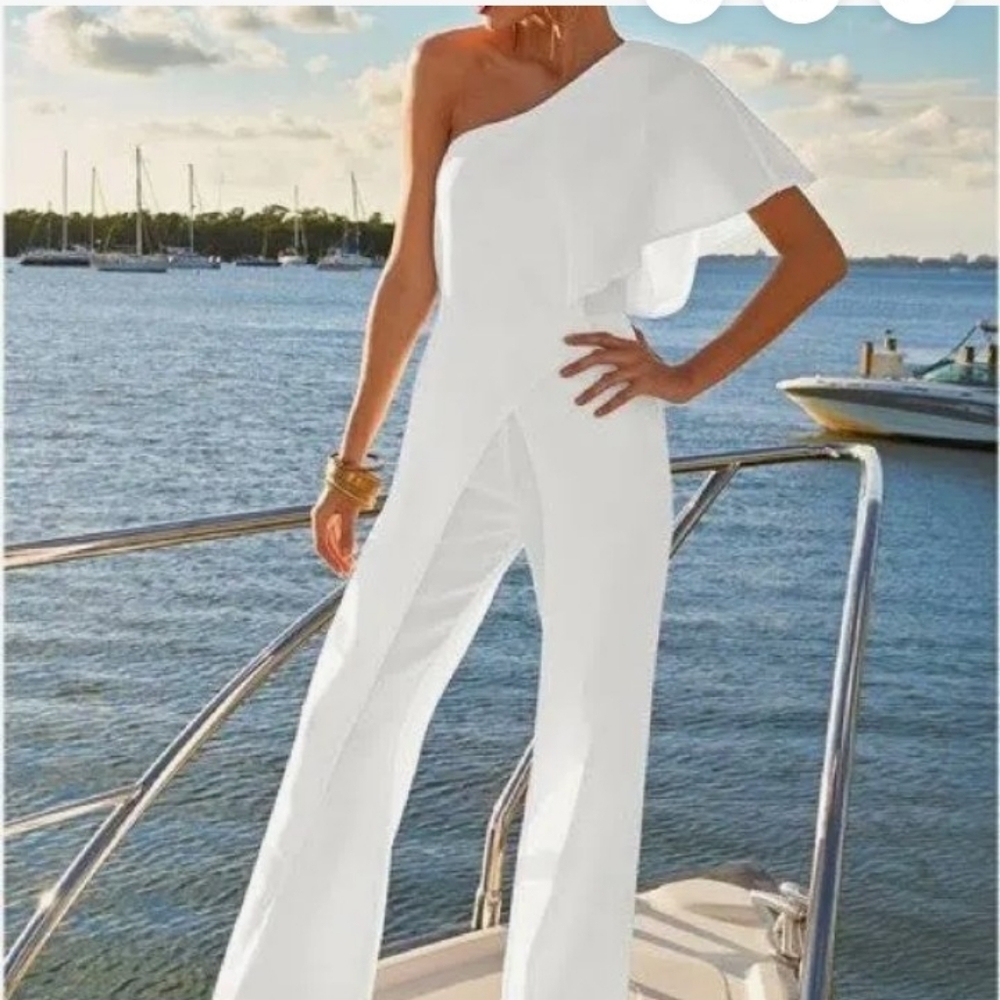 VENUS White One-Shoulder Jumpsuit